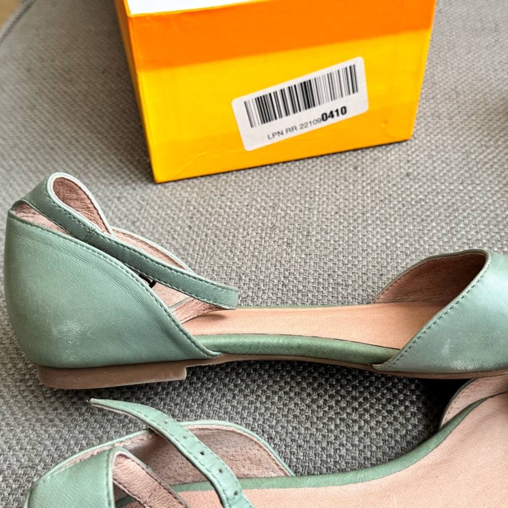 Miz Mooz Green Slingback Flats with Pointed Toe - Picture 7 of 9